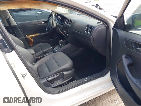 2012 Volkswagen Jetta Sedan SE w/Convenience & Sunroof with VIN 3VWDX7AJ9CM341490, listed as a IAAI auction lot 42147872 with 207,723 mi miles. Bid and sale history available at carsss.com. Image 5.