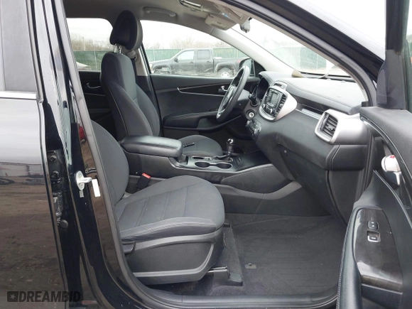 2016 Kia Sorento LX with VIN 5XYPG4A50GG129744, listed as a IAAI auction lot 41711949 with 127,954 mi miles. Bid and sale history available at carsss.com. Image 5.