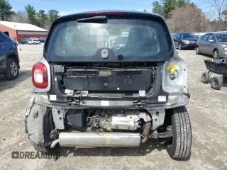 2016 Smart fortwo Passion z VIN WMEFJ5DAXGK123943, wystawiony jako Copart lot #51904865 z przebiegiem 69 821 mil mil oraz Szkody całkowita. Historia ofert i sprzedaży dostępna na DreamBid. Obrazek 6.