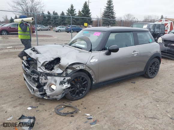 2017 MINI Hardtop 2 Door Cooper S with VIN WMWXP7C5XH2A44954, listed as a IAAI auction lot 41227831 with 67,568 mi miles. Bid and sale history available at carsss.com. Image 17.