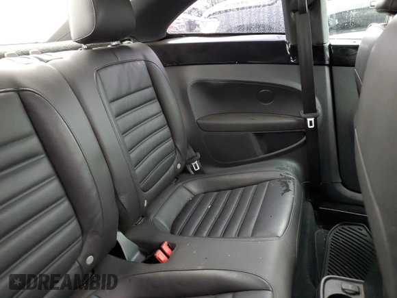 2014 Volkswagen Beetle Turbo R-Line with VIN 3VWVT7AT2EM603435, listed as a Copart auction lot 72755524 with 99,300 mi miles and Salvage Title. Bid and sale history available at DreamBid. Image 10.