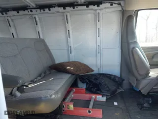 2005 Chevrolet Express Cargo Van with VIN 1GCGG25V151109899, listed as a IAAI auction lot 41287595 with 1 mi miles. Bid and sale history available at carsss.com. Image 8.