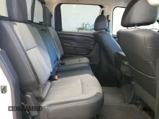 2017 Nissan Titan SV z VIN 1N6AA1EJ5HN556261, wystawiony jako Copart lot #55049185 z przebiegiem 107 396 mil mil oraz Szkoda całkowita • Salvage title. Historia ofert i sprzedaży dostępna na DreamBid. Obrazek 10.