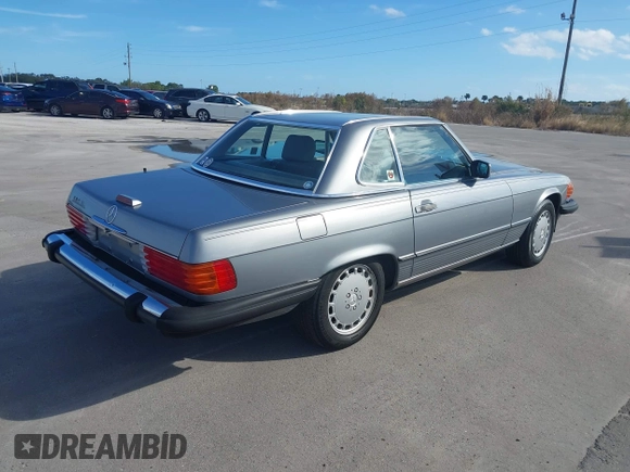 1988 Mercedes-Benz 560 SL with VIN WDBBA48D0JA088479, listed as a IAAI auction lot 41272731 with 91,858 mi miles and . Bid and sale history available at DreamBid. Image 4.