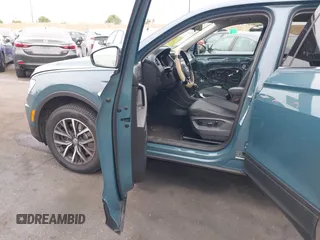 2019 Volkswagen Tiguan SE with VIN 3VV3B7AX3KM113955, listed as a IAAI auction lot 42164890 with 77,806 mi miles and . Bid and sale history available at DreamBid. Image 5.