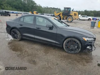 2024 Volvo S60 Plus Black Edition z VIN 7JRL12FH1RG314720, wystawiony jako Copart lot #56657575 z przebiegiem Nie podano mil oraz Szkody całkowita. Historia ofert i sprzedaży dostępna na DreamBid. Obrazek 4.