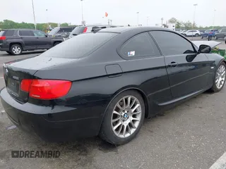 2012 BMW 3 Series 328i z VIN WBAKE5C51CE756018, wystawiony jako IAAI lot #42160065 z przebiegiem 96 503 mil mil oraz . Historia ofert i sprzedaży dostępna na DreamBid. Obrazek 4.