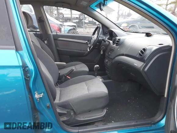 2008 Chevrolet Aveo LS z VIN KL1TD56678B212623, wystawiony jako IAAI lot #41152790 z przebiegiem 91 555 mil mil oraz . Historia ofert i sprzedaży dostępna na DreamBid. Obrazek 5.