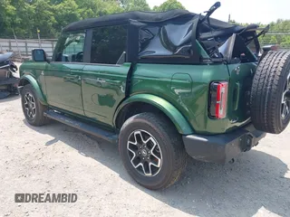 2024 Ford Bronco Outer Banks z VIN 1FMEE8BPXRLA06492, wystawiony jako IAAI lot #42365356 z przebiegiem 17 565 mil mil oraz . Historia ofert i sprzedaży dostępna na DreamBid. Obrazek 3.