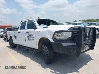 2022 Ram 2500 Tradesman z VIN 3C6UR5HL8NG177506, wystawiony jako IAAI lot #42396343 z przebiegiem 68 473 mil mil oraz . Historia ofert i sprzedaży dostępna na DreamBid. Obrazek 1.