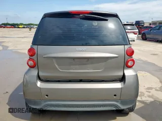 2013 Smart fortwo Pure z VIN WMEEJ3BA8DK684446, wystawiony jako Copart lot #63927965 z przebiegiem 94 604 mil mil oraz Czysty tytuł • Clean title. Historia ofert i sprzedaży dostępna na DreamBid. Obrazek 6.