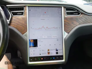 2017 Tesla Model S 60 z VIN 5YJSA1E11HF217633, wystawiony jako IAAI lot #42586913 z przebiegiem 152 987 mil mil oraz . Historia ofert i sprzedaży dostępna na DreamBid. Obrazek 17.