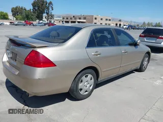 2007 Honda Accord LX z VIN 1HGCM56427A092128, wystawiony jako IAAI lot #42354399 z przebiegiem 186 915 mil mil oraz . Historia ofert i sprzedaży dostępna na DreamBid. Obrazek 4.