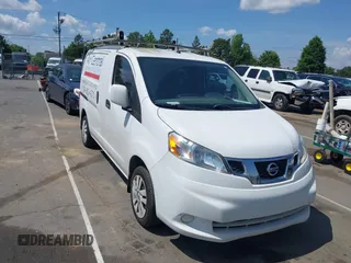 2015 Nissan NV200 SV z VIN 3N6CM0KN8FK699838, wystawiony jako IAAI lot #42145179 z przebiegiem 226 038 mil mil oraz . Historia ofert i sprzedaży dostępna na DreamBid. Obrazek 1.