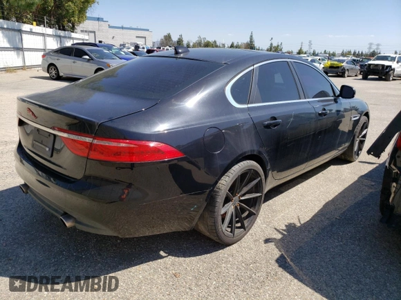 2017 Jaguar XF 35t z VIN SAJBR4BV3HCY33012, wystawiony jako Copart lot #82433034 z przebiegiem 107 876 mil mil oraz Tytuł czysty. Historia ofert i sprzedaży dostępna na DreamBid. Obrazek 3.