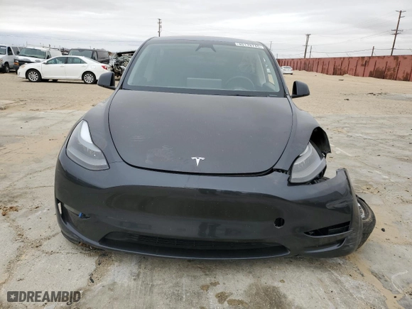 2024 Tesla Model Y with VIN 7SAYGDED8RF039678, listed as a Copart auction lot 45178745 with 32,770 mi miles and Salvage Title. Bid and sale history available at carsss.com. Image 5.