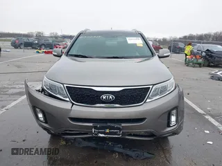 2014 Kia Sorento SX z VIN 5XYKWDA74EG538342, wystawiony jako IAAI lot #41972438 z przebiegiem 157 910 mil mil oraz . Historia ofert i sprzedaży dostępna na DreamBid. Obrazek 12.