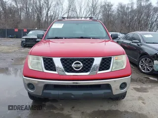 2006 Nissan Frontier SE z VIN 1N6AD07W96C455744, wystawiony jako IAAI lot #41728920 z przebiegiem 176 107 mil mil oraz . Historia ofert i sprzedaży dostępna na DreamBid. Obrazek 12.