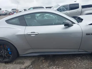 2024 Ford Mustang GT z VIN 1FA6P8CF2R5411281, wystawiony jako IAAI lot #42443350 z przebiegiem 16 946 mil mil oraz . Historia ofert i sprzedaży dostępna na DreamBid. Obrazek 14.