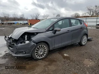 2015 Ford Fiesta Titanium z VIN 3FADP4FJXFM179227, wystawiony jako Copart lot #47892395 z przebiegiem 98 828 mil mil oraz Szkoda całkowita • Salvage title. Historia ofert i sprzedaży dostępna na DreamBid. Obrazek 1.