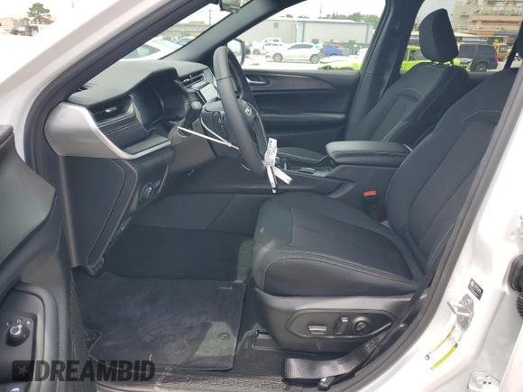 2025 Jeep Grand Cherokee Altitude with VIN 1C4RJGAGXSC281508, listed as a Copart auction lot 64841415 with 2,231 mi miles and Salvage title. Bid and sale history available at DreamBid. Image 7.