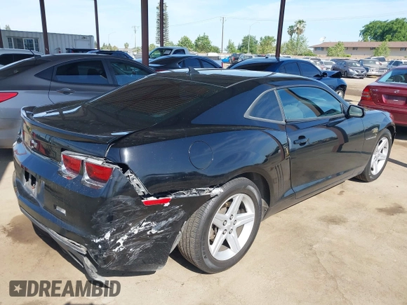 2012 Chevrolet Camaro 1LT z VIN 2G1FB1E31C9176099, wystawiony jako IAAI lot #42032029 z przebiegiem 87 552 mil mil oraz . Historia ofert i sprzedaży dostępna na DreamBid. Obrazek 4.