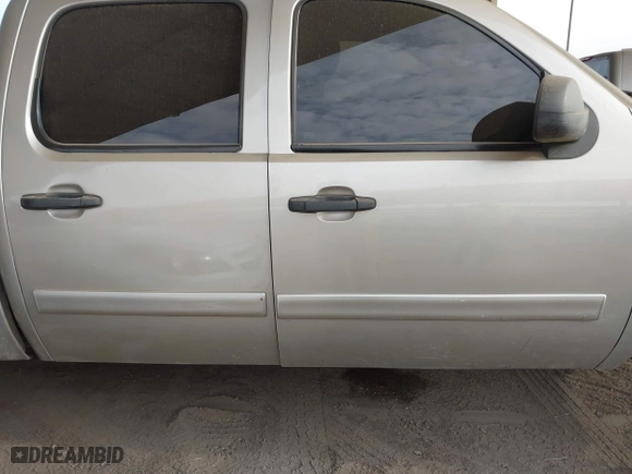 2007 Chevrolet Silverado 1500 LT w/1LT with VIN 3GCEK13367G545265, listed as a IAAI auction lot 41260768 with 162,356 mi miles. Bid and sale history available at carsss.com. Image 13.