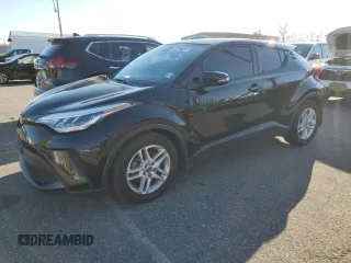 2021 Toyota C-HR LE z VIN NMTKHMBX5MR131252, wystawiony jako Copart lot #44527145 z przebiegiem 56 103 mil mil oraz Tytuł czysty. Historia ofert i sprzedaży dostępna na DreamBid. Obrazek 1.
