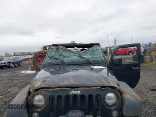 2018 Jeep Wrangler JK Unlimited Rubicon Recon with VIN 1C4BJWFG9JL844051, listed as a IAAI auction lot 40923174 with 64,309 mi miles. Bid and sale history available at carsss.com. Image 6.