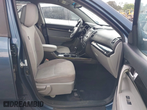 2014 Kia Sorento LX with VIN 5XYKT4A64EG512629, listed as a IAAI auction lot 42082927 with 148,832 mi miles. Bid and sale history available at carsss.com. Image 5.