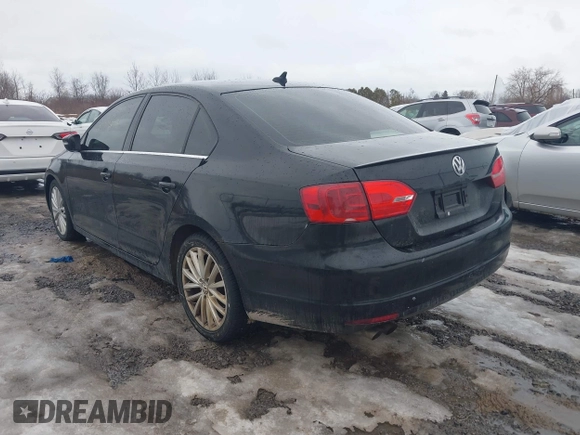 2014 Volkswagen Jetta SEL z VIN 3VWL17AJ6EM428036, wystawiony jako IAAI lot #41716470 z przebiegiem 171 805 mil mil oraz . Historia ofert i sprzedaży dostępna na DreamBid. Obrazek 3.