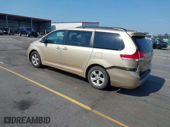 2012 Toyota Sienna LE AAS с VIN 5TDKK3DC0CS239963, выставлен на аукционе IAAI как лот 42550710 с пробегом 192 712 миль миль и . История ставок и продаж доступна на DreamBid. Изображение 3.