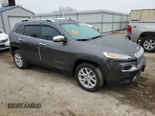 2018 Jeep Cherokee Latitude Plus with VIN 1C4PJLLB7JD584059, listed as a Copart auction lot 43655725 with 30,318 mi miles and Salvage Title. Bid and sale history available at DreamBid. Image 4.