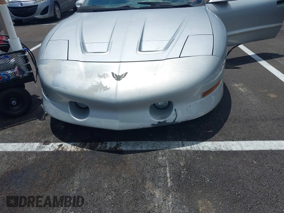 1997 Pontiac Firebird Formula z VIN 2G2FV22P2V2203449, wystawiony jako IAAI lot #42506447 z przebiegiem 178 551 mil mil oraz . Historia ofert i sprzedaży dostępna na DreamBid. Obrazek 6.