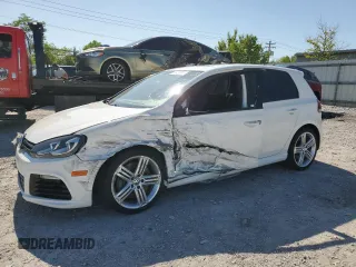 2013 Volkswagen Golf w/Sunroof & Navi z VIN WVWPF7AJXDW079497, wystawiony jako Copart lot #56458905 z przebiegiem 84 101 mil mil oraz Szkoda całkowita • Salvage title. Historia ofert i sprzedaży dostępna na DreamBid. Obrazek 1.