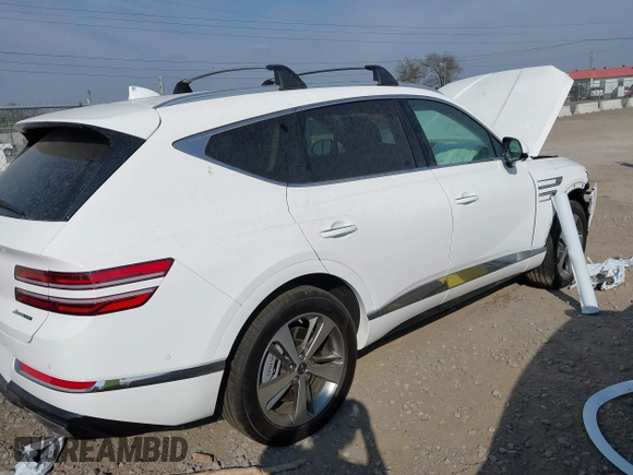 2024 Genesis GV80 z VIN KMUHCESC6RU160904, wystawiony jako IAAI lot #40675389 z przebiegiem 6 984 mil mil oraz . Historia ofert i sprzedaży dostępna na DreamBid. Obrazek 4.