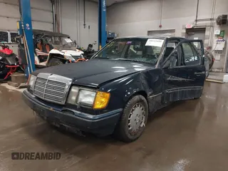 1990 Mercedes-Benz 300 E с VIN WDBEA30D3LB235863, выставлен на аукционе IAAI как лот 40519459 с пробегом 142 260 миль миль и . История ставок и продаж доступна на DreamBid. Изображение 2.