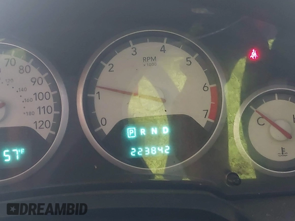 2010 Dodge Grand Caravan SXT z VIN 2D4RN5D11AR220105, wystawiony jako IAAI lot #42299610 z przebiegiem 223 842 mil mil oraz . Historia ofert i sprzedaży dostępna na DreamBid. Obrazek 7.
