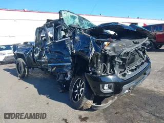 2019 GMC Sierra 2500HD Denali with VIN 1GT12SEY1KF225472, listed as a IAAI auction lot 40802703 with 1 mi miles. Bid and sale history available at carsss.com. Image 1.