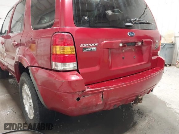 2006 Ford Escape Limited z VIN 1FMCU94186KB89062, wystawiony jako IAAI lot #42153068 z przebiegiem 203 221 mil mil oraz . Historia ofert i sprzedaży dostępna na DreamBid. Obrazek 6.