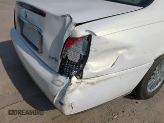 2004 Cadillac DeVille DHS z VIN 1G6KE57Y24U260694, wystawiony jako IAAI lot #42235533 z przebiegiem 156 689 mil mil oraz . Historia ofert i sprzedaży dostępna na DreamBid. Obrazek 6.