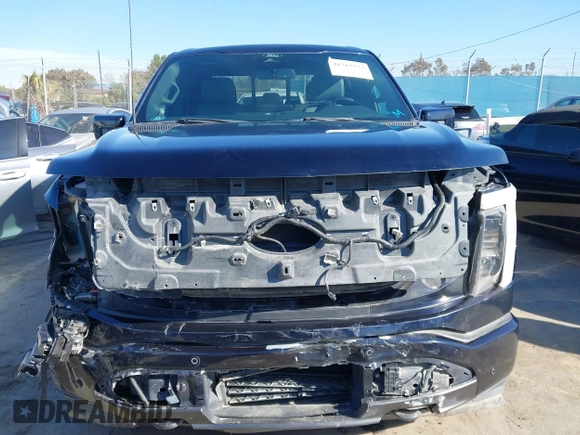 2022 Ford F-150 Lightning Pro z VIN 1FT6W1EV8NWG04113, wystawiony jako IAAI lot #41765532 z przebiegiem 48 990 mil mil oraz . Historia ofert i sprzedaży dostępna na DreamBid. Obrazek 12.