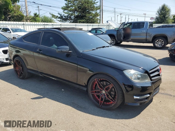 2013 Mercedes-Benz C 250 z VIN WDDGJ4HB2DF949082, wystawiony jako Copart lot #65957375 z przebiegiem 156 936 mil mil oraz Czysty tytuł • Clean title. Historia ofert i sprzedaży dostępna na DreamBid. Obrazek 4.