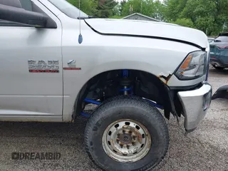 2013 Ram 2500 SLT z VIN 3C6UR5JL9DG571444, wystawiony jako IAAI lot #42210589 z przebiegiem 143 029 mil mil oraz . Historia ofert i sprzedaży dostępna na DreamBid. Obrazek 18.