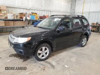 2011 Subaru Forester X z VIN JF2SHBBC7BH723645, wystawiony jako Copart lot #55944425 z przebiegiem 133 383 mil mil oraz Tytuł czysty. Historia ofert i sprzedaży dostępna na DreamBid. Obrazek 1.