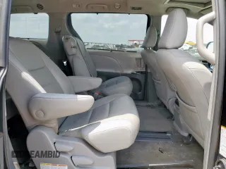 2018 Toyota Sienna XLE Auto Access Seat with VIN 5TDYZ3DC3JS937714, listed as a Copart auction lot 57392425 with 212,231 mi miles and Salvage title. Bid and sale history available at DreamBid. Image 11.