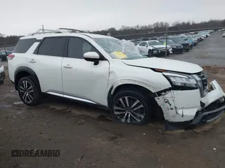 2023 Nissan Pathfinder Platinum с VIN 5N1DR3DJ6PC207668, выставлен на аукционе IAAI как лот 41532859 с пробегом 34 925 миль миль и . История ставок и продаж доступна на DreamBid. Изображение 14.