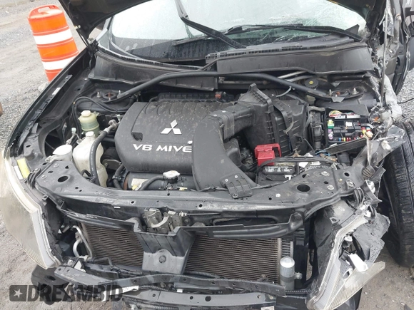 2007 Mitsubishi Outlander XLS z VIN JA4MT41X97Z018573, wystawiony jako IAAI lot #41937728 z przebiegiem 151 346 mil mil oraz . Historia ofert i sprzedaży dostępna na DreamBid. Obrazek 10.