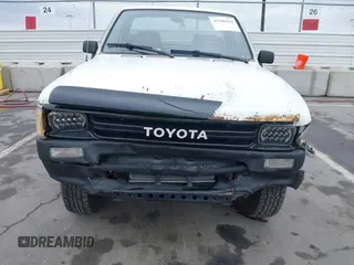 1992 Toyota Pickup z VIN 4TARN81A0NZ008256, wystawiony jako IAAI lot #41766264 z przebiegiem 278 220 mil mil oraz . Historia ofert i sprzedaży dostępna na DreamBid. Obrazek 6.
