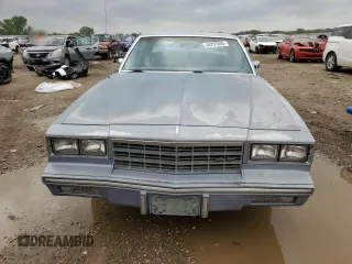 1984 Chevrolet Monte Carlo z VIN 1G1AZ37H3ER221496, wystawiony jako Copart lot #54297665 z przebiegiem 91 351 mil mil oraz Szkody całkowita. Historia ofert i sprzedaży dostępna na DreamBid. Obrazek 5.